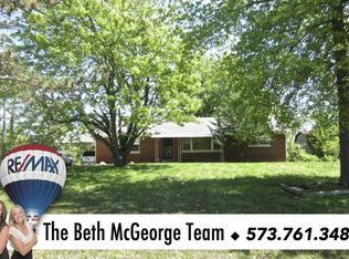 1227 S Country Club Dr, Jefferson City, MO 65109