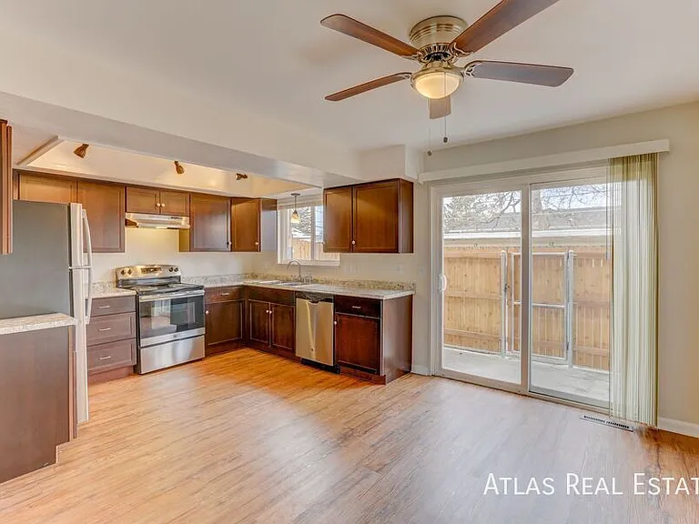 2565 Iris St — Photo 5