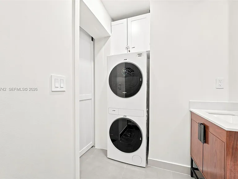1861 NW 27th St #3 — Photo 15