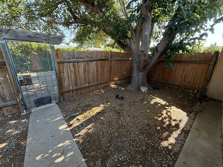 1033-1037 Alvarado Dr SE — Photo 18