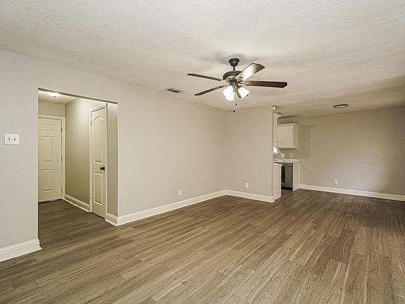 4th image of 425 Price Dr