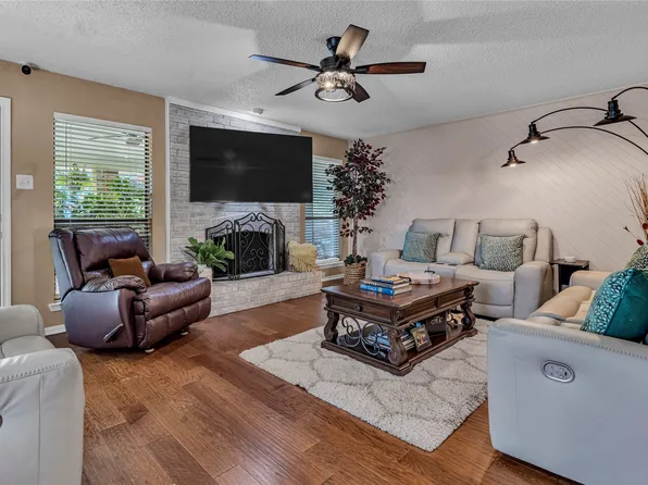 1732 Mayflower Dr, Carrollton, TX 75007