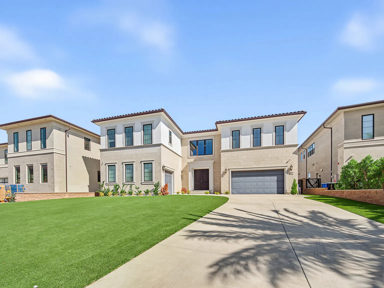5 bed, 5.5 bath, 5567 sqft, $11,500 — Photo 1