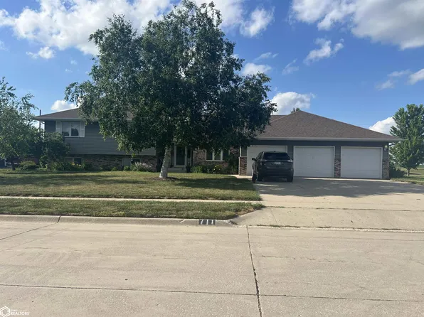 711 E 29th St, Carroll, IA 51401