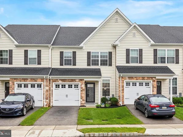 425 Cherry Blossom Ln, Eagleville, PA 19403
