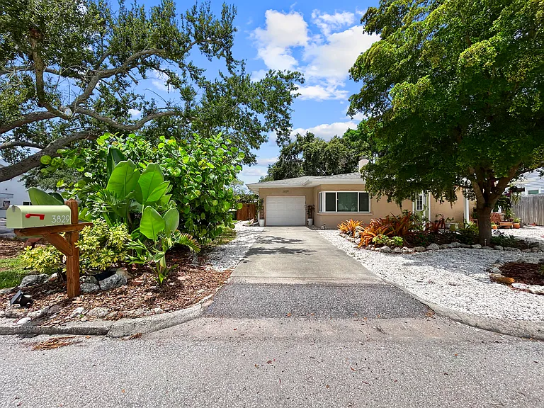 3829 Chapel Dr — Photo 32