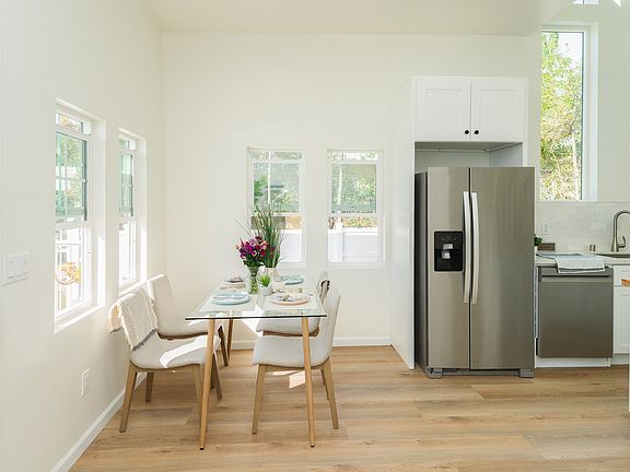 5th image of 175 E Villa St #3