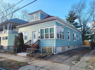 15 Thackeray St, Providence, RI 02907