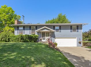 1609 Oxford Rd SE, East Grand Rapids, MI 49506