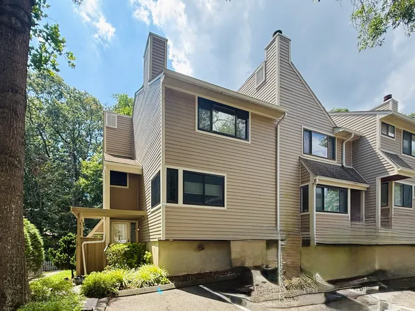 122 Sunrise Hill Road #122, Norwalk, CT 06851