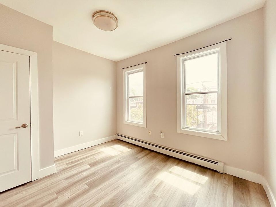 2nd image of 207 Webster Ave #3R