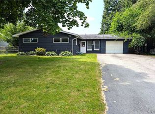 7407 Palmcrest Rd, North Syracuse, NY 13212