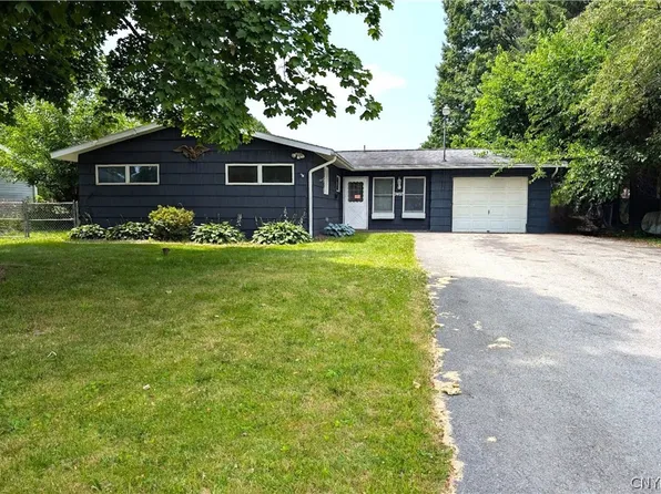 7407 Palmcrest Rd, North Syracuse, NY 13212