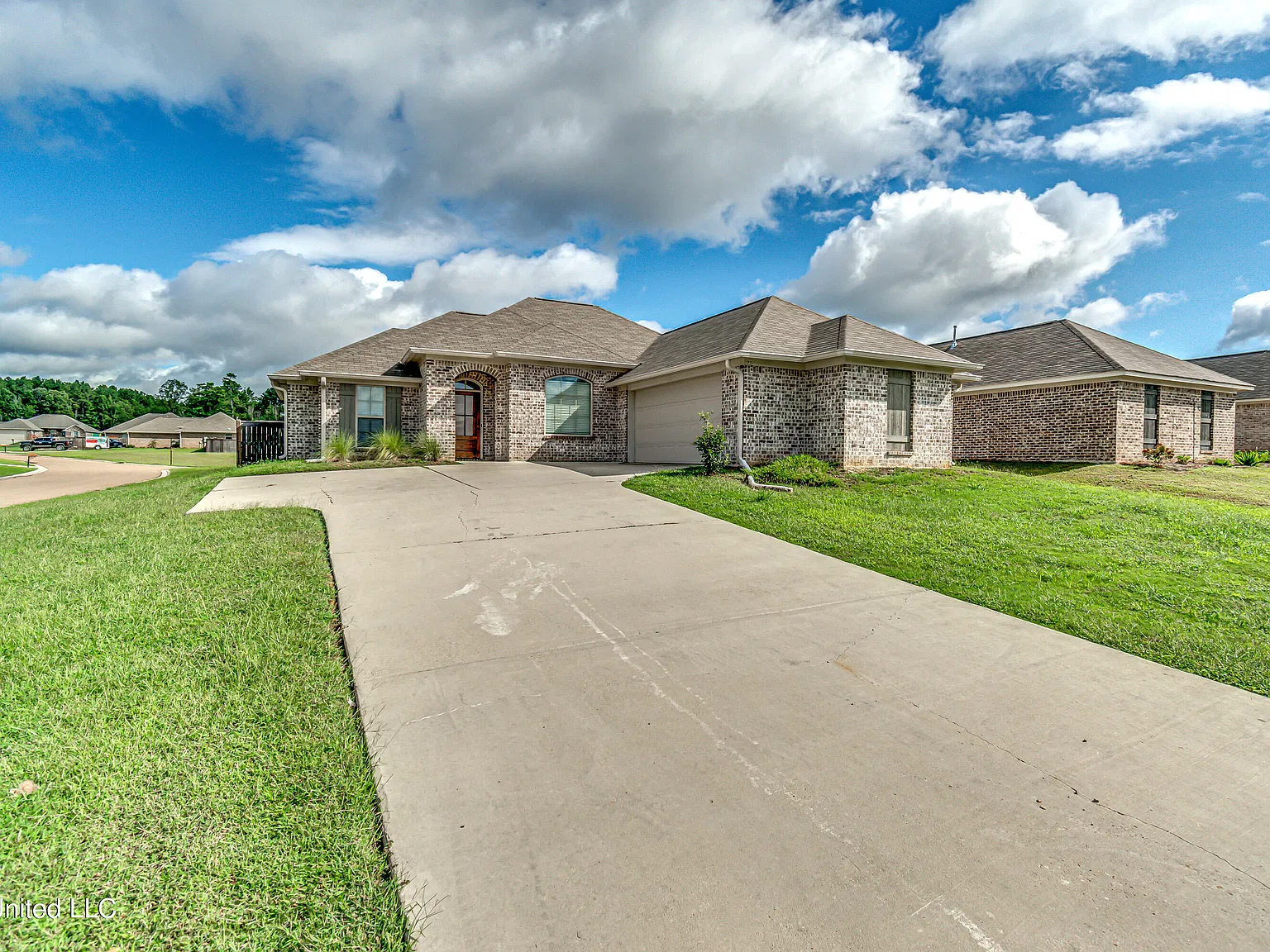 3 bed, 2.0 bath, 1569 sqft, $2,300 — Photo 4