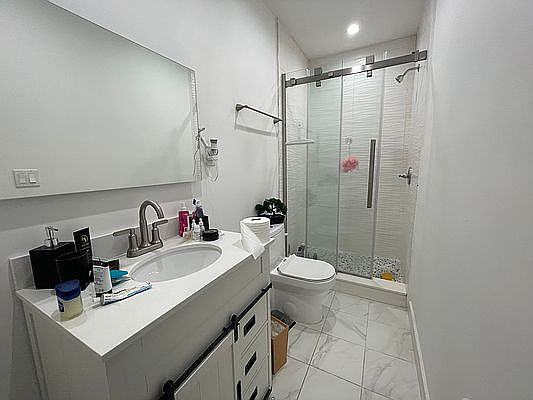 4th image of 894 Rogers Ave #2F