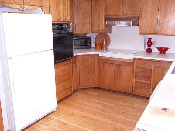 5th image of 5840 Forest Beach Dr