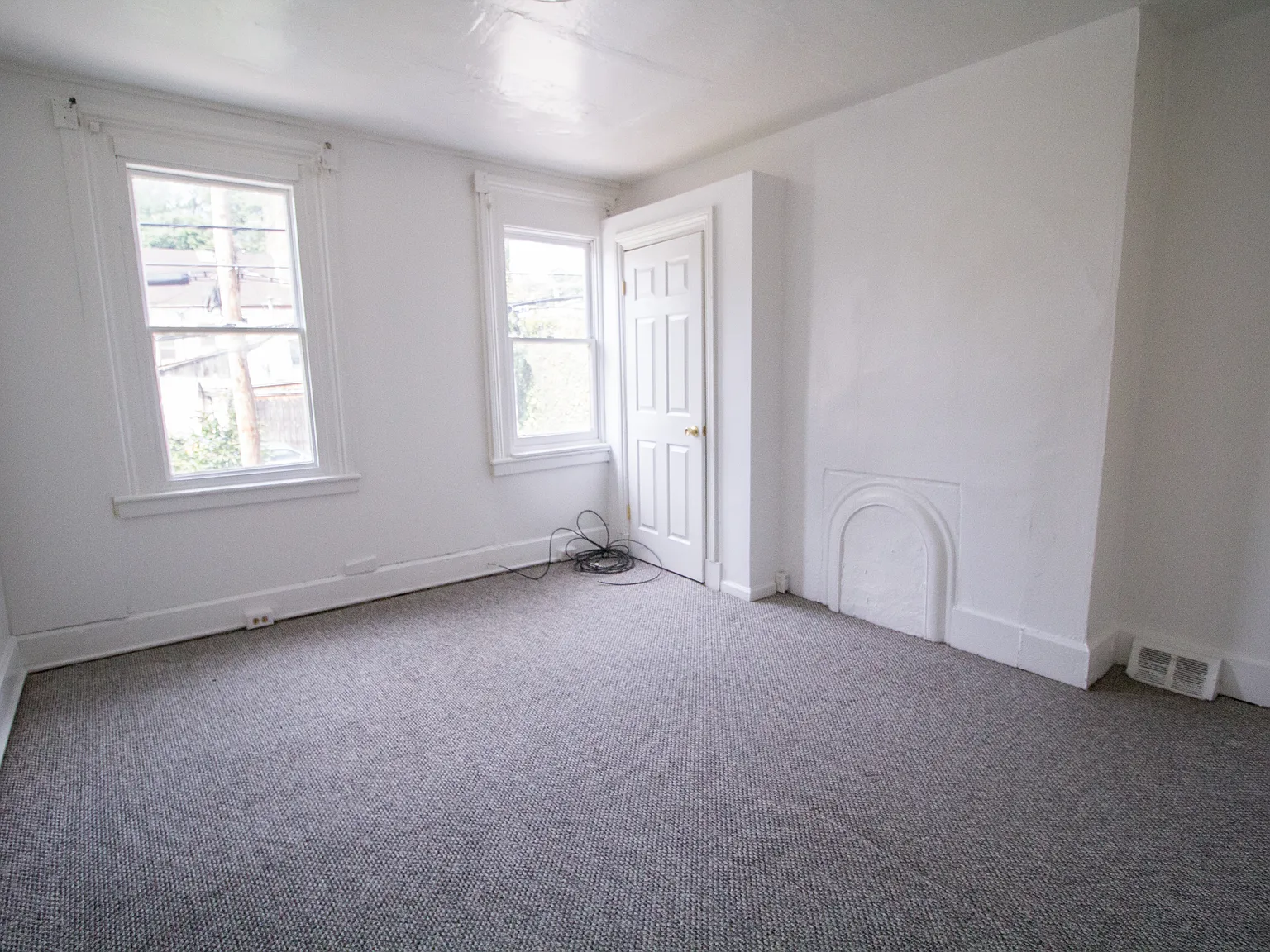 3 bed, $1,300 — Photo 4