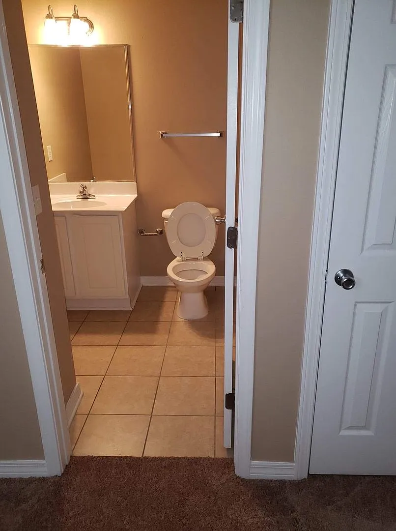 Cute 3 Bedroom, 2.5 Bath Townhome. — Photo 4