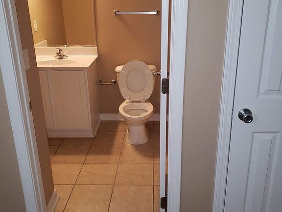 4th image of 242 Callaway Chase Ln