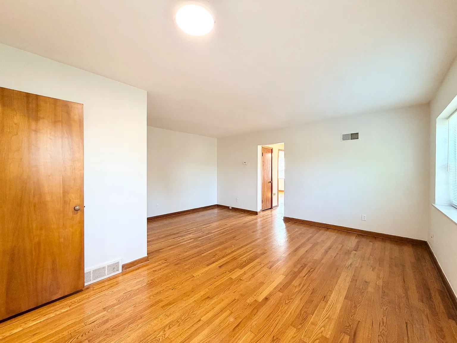 2 bed, 1000 sqft, $1,095 — Photo 2