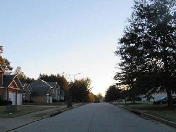 Exterior Neighborhood (street photo)