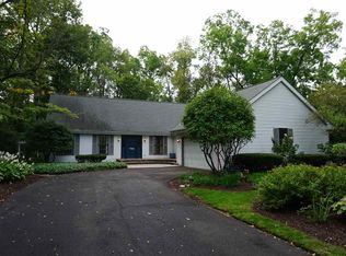 2542 Point O Woods Dr, Rockford, IL 61114