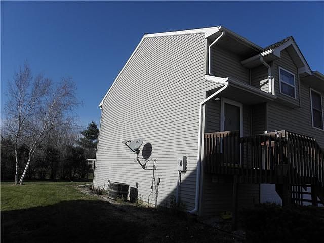 2nd image of 685 Emily St
