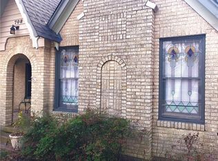 708 E 9th St, Bonham, TX 75418