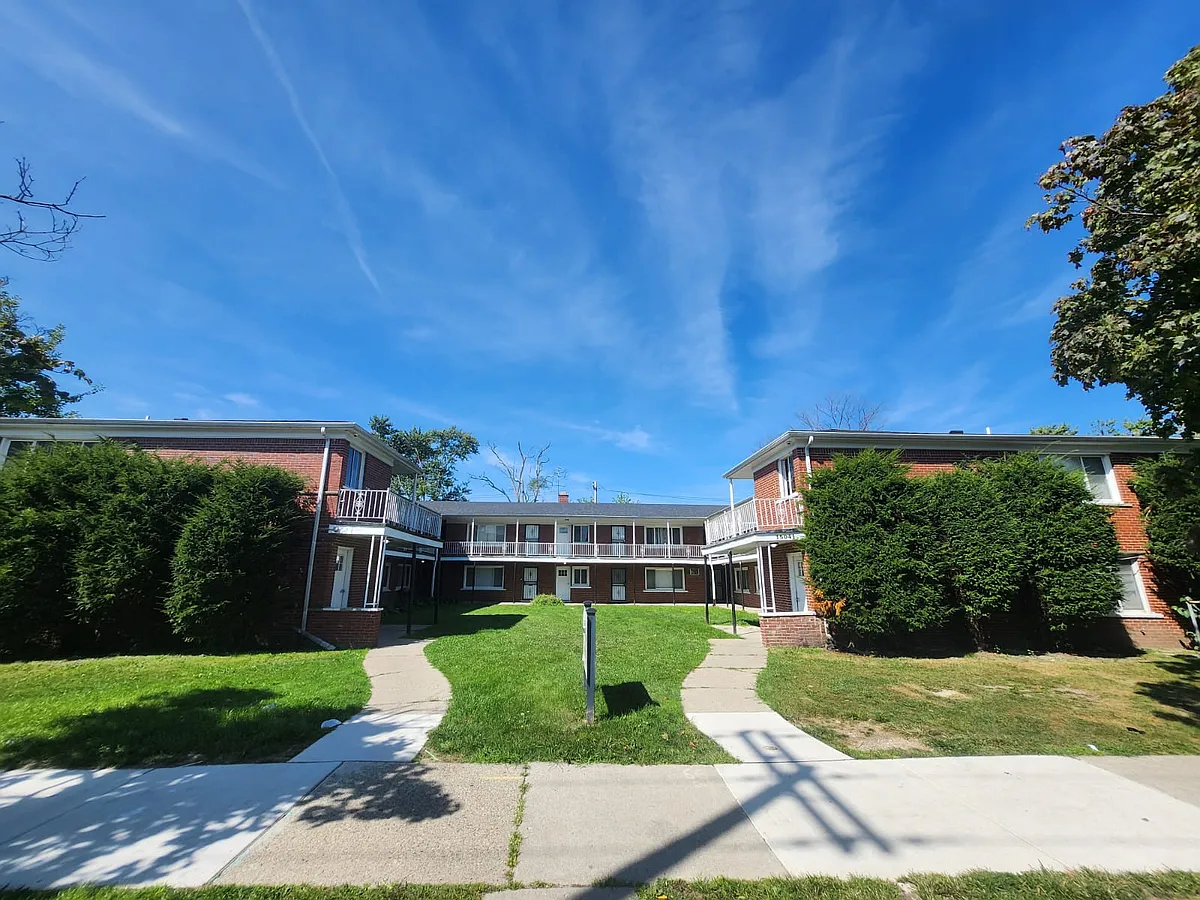 Building Photo - 15041 Greenfield Rd #15