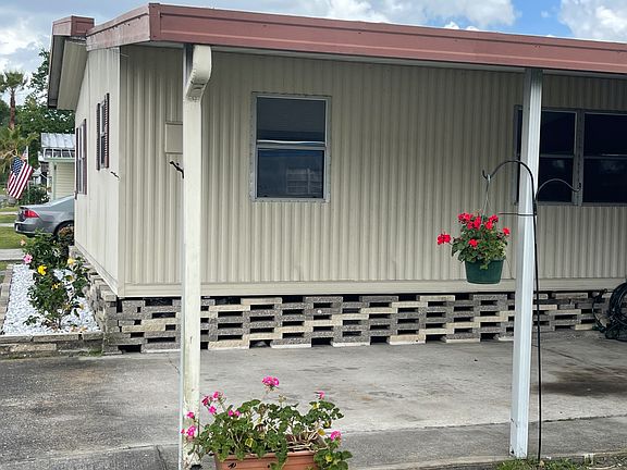 4th image of 1528 Estate Dr #215