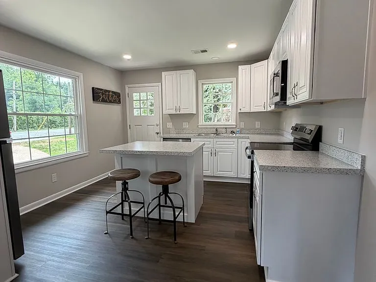 228 College Dr — Photo 9