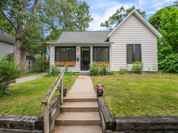 1055 Washington St, Traverse City, MI 49686