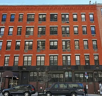 Rented by Akam Sales and Brokerage | media 20