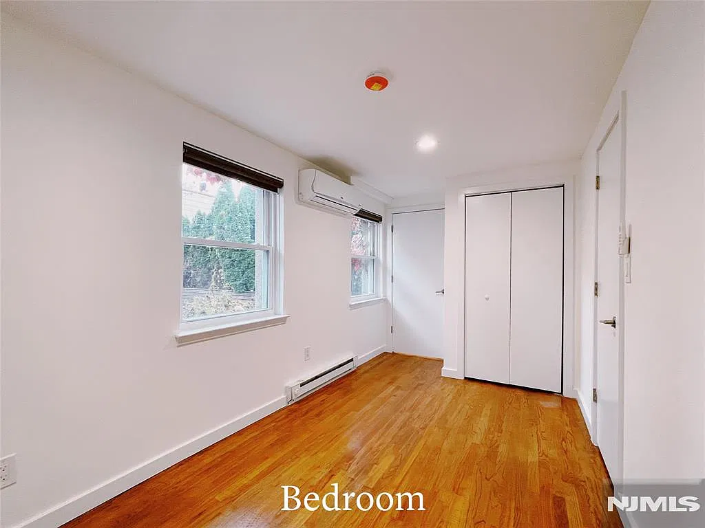 1 bed, 1.0 bath, $2,085 — Photo 3