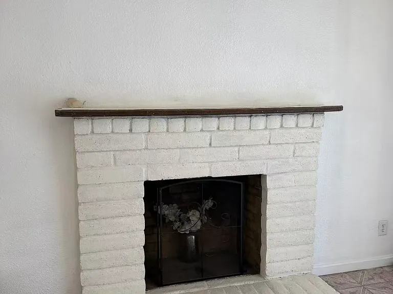 1832 Crestwood Cir — Photo 8