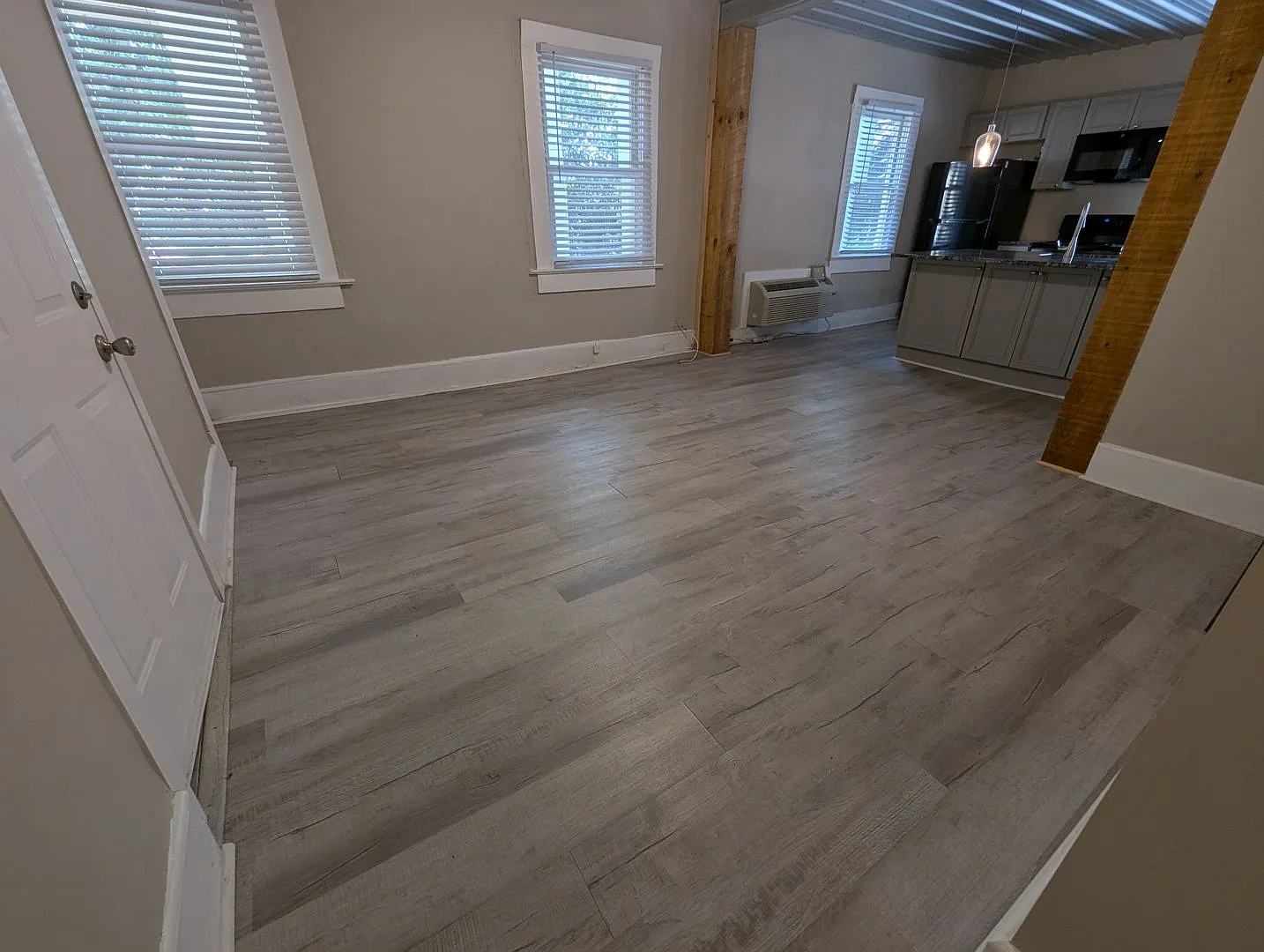 323 The Plaza — Photo 2