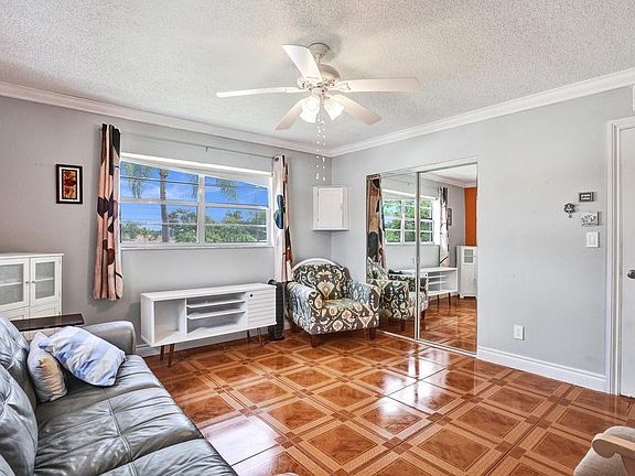 3rd image of 2240 JOHNSON Street #212