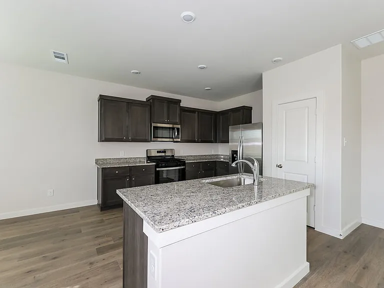 301 Patton Ln — Photo 9