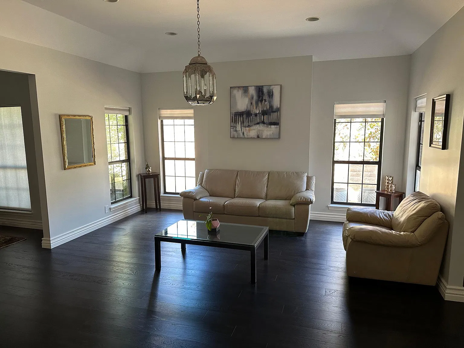 4 bed, 2.5 bath, 3000 sqft, $4,000 — Photo 2