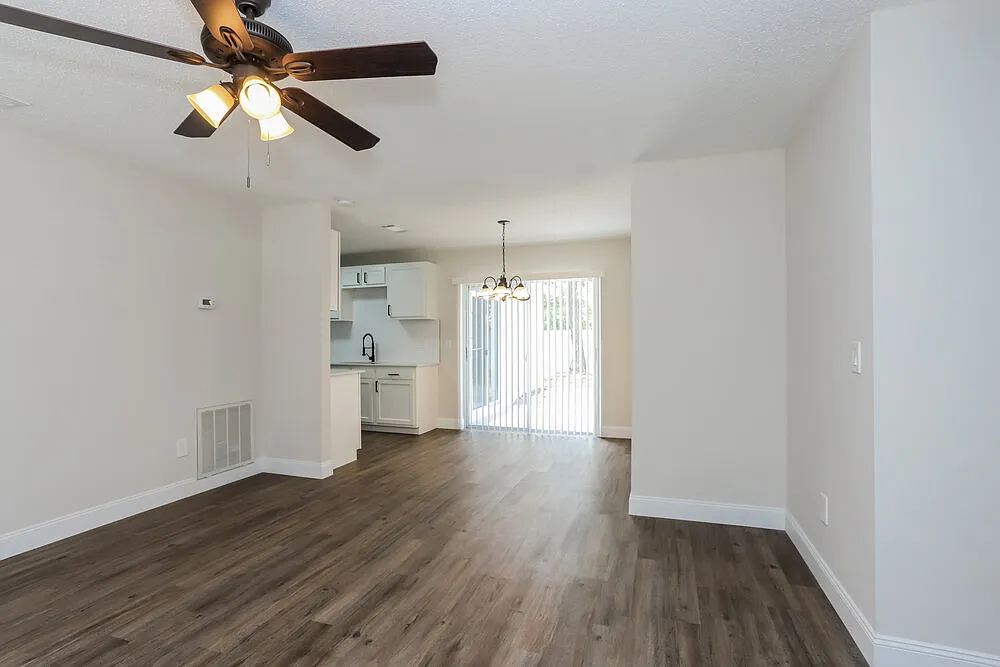 3 bed, 2.0 bath, 1157 sqft, $2,115 — Photo 4