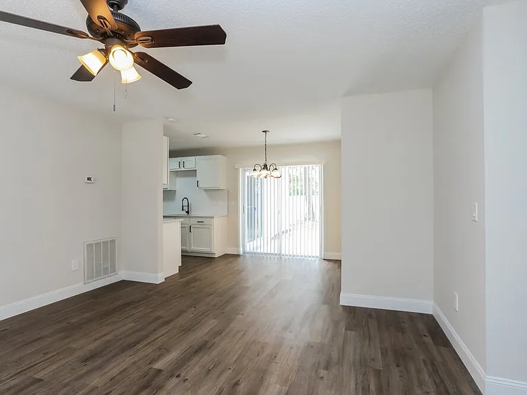 1038 Bridlewood Way — Photo 4