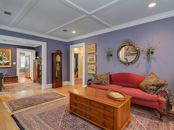 4th image of 310 Williamsburg St SE