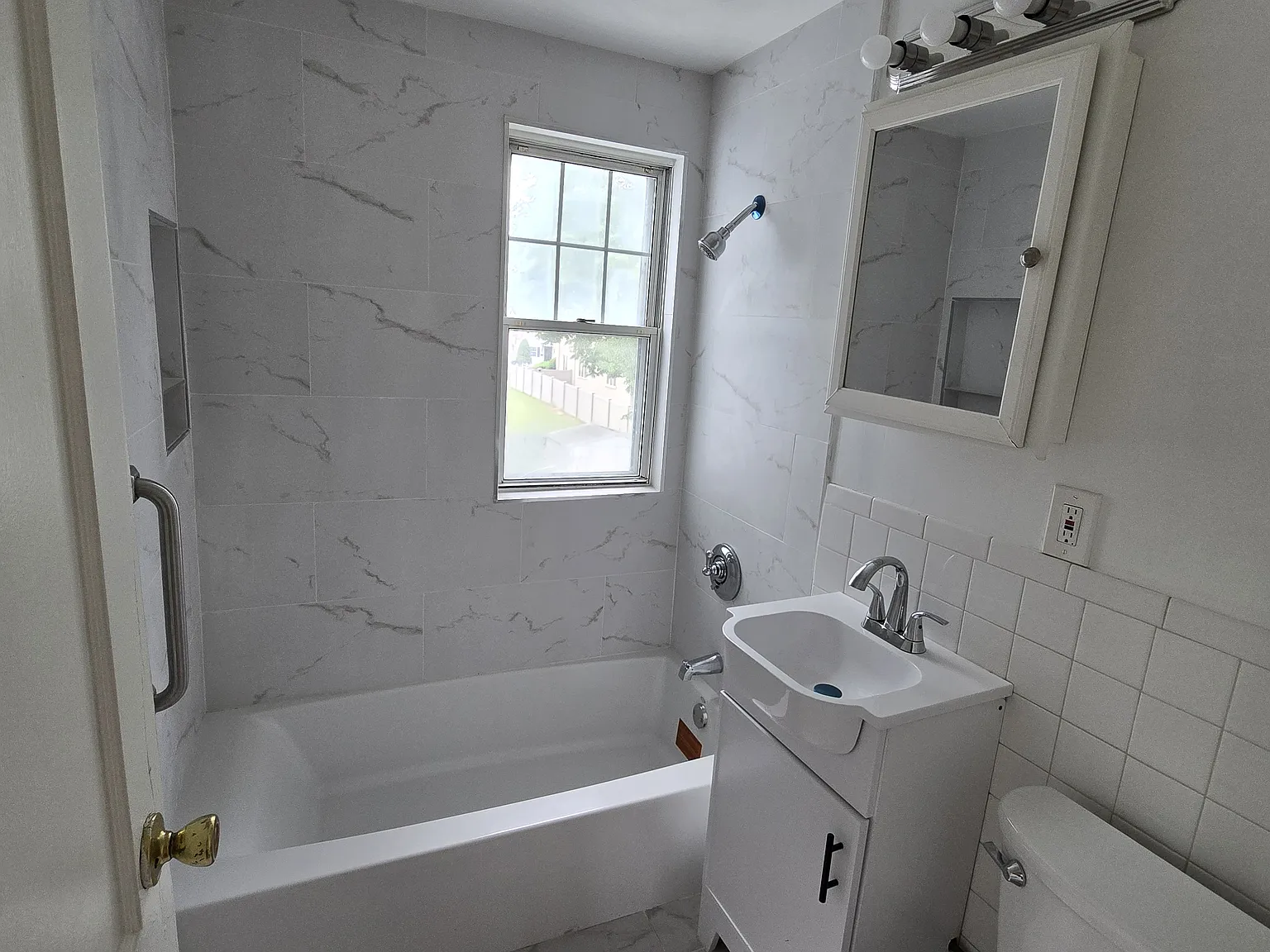 3 bed, $3,325 — Photo 1