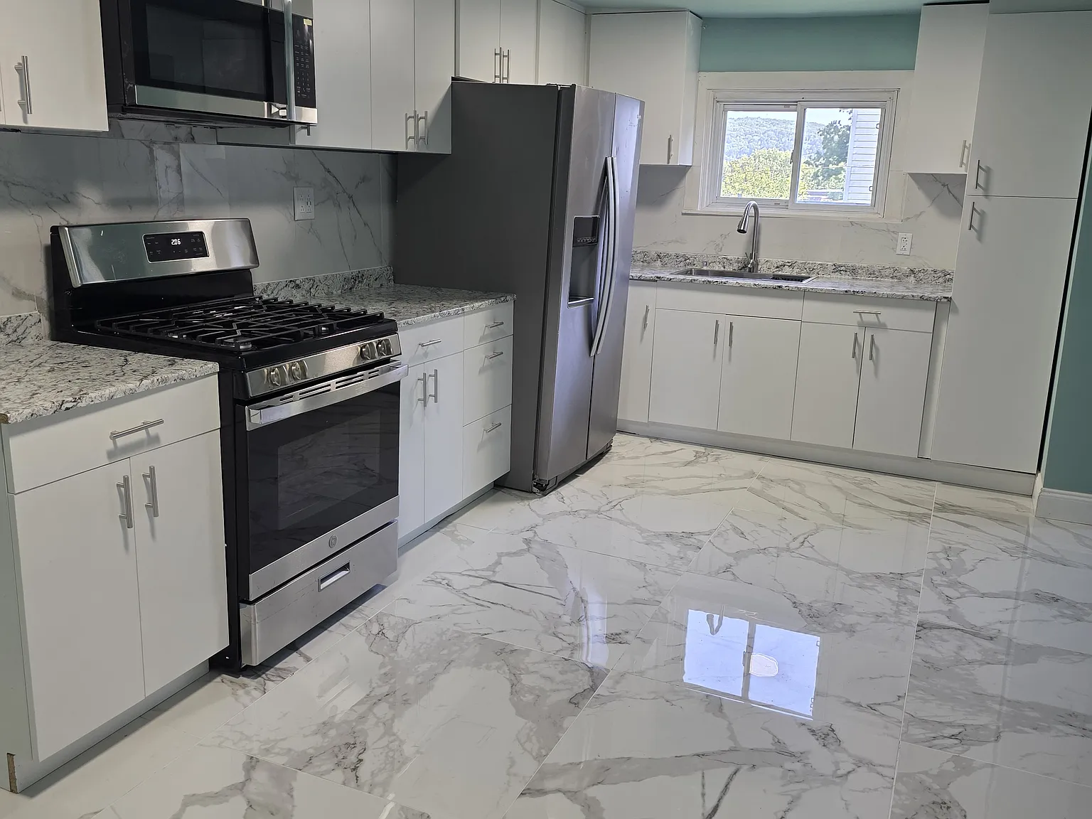 3 bed, $2,000 — Photo 2