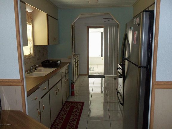 4th image of 712 Silverthorn Ct