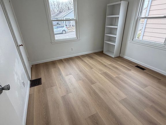 5th image of 1134 Goodman Ave