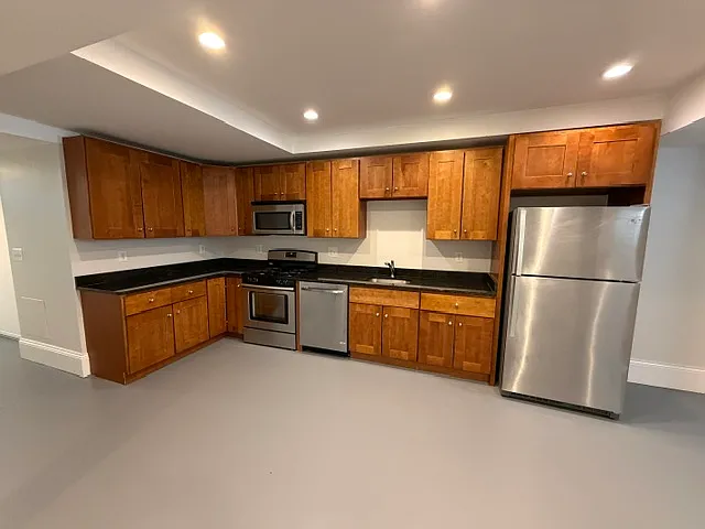 1 bed, 9999 sqft, $1,200 — Photo 3