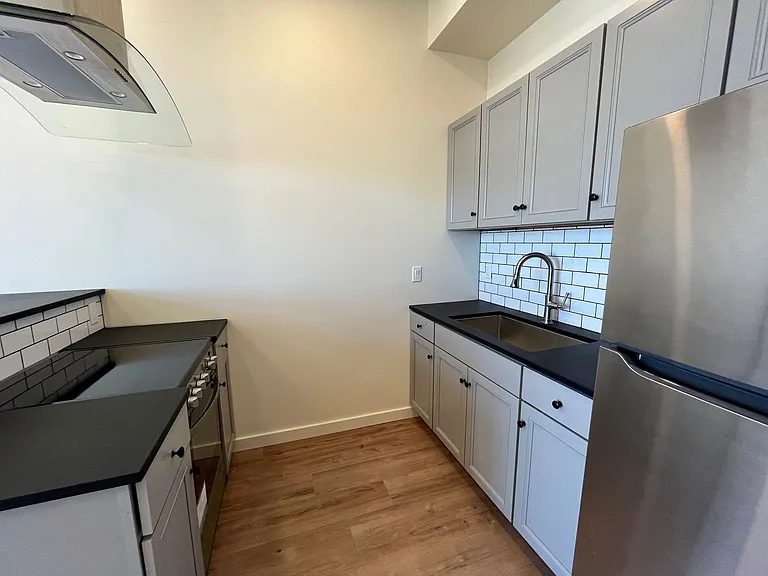 1304 Bay St #7 — Photo 5