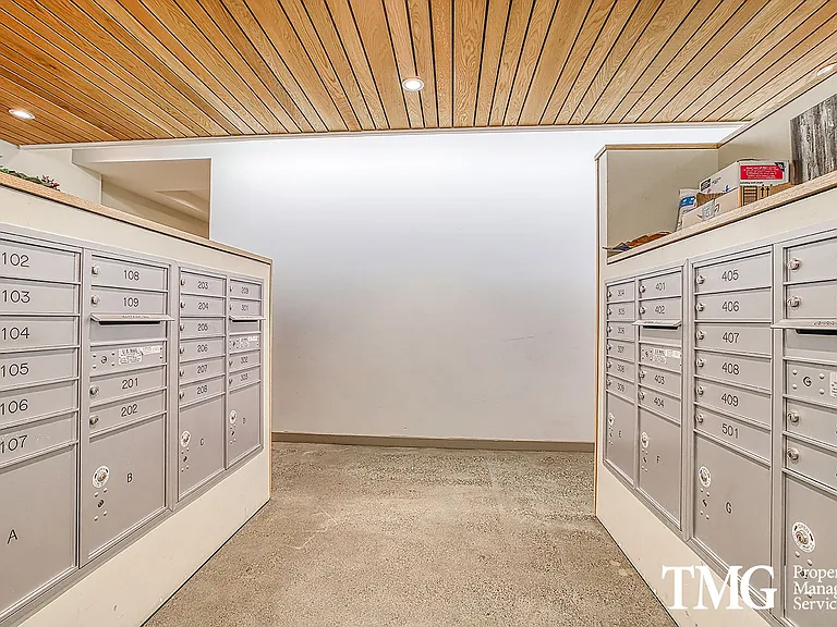 Corbett Heights Apartment Homes — Photo 14
