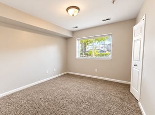1085 Foxboro, Troy, MI 48083